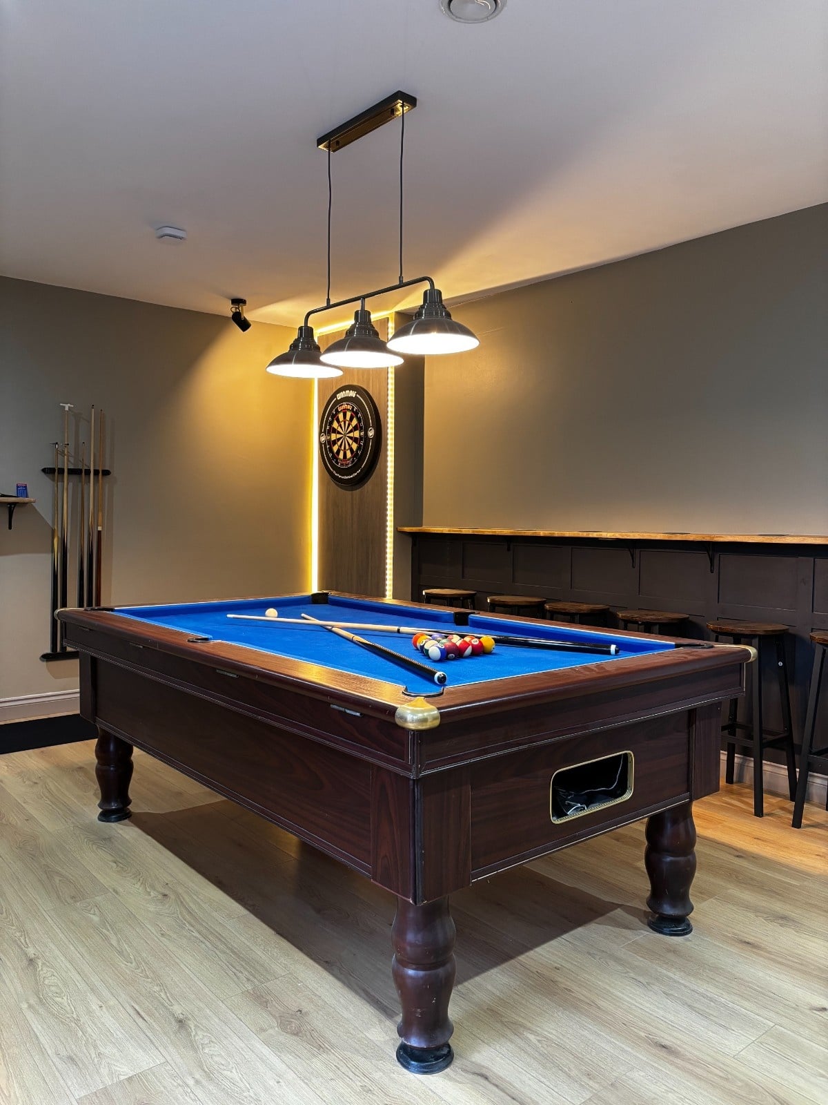 Magpie Farmhouse for 18 Guests image 3